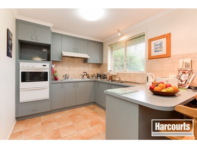 27 Godwin Crescent, Cranbourne North VIC 3977