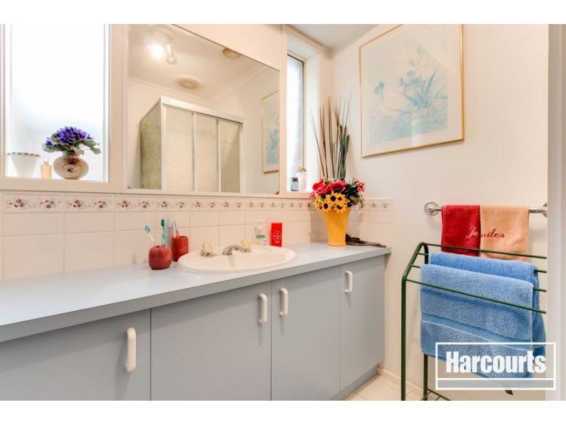 27 Godwin Crescent, Cranbourne North VIC 3977