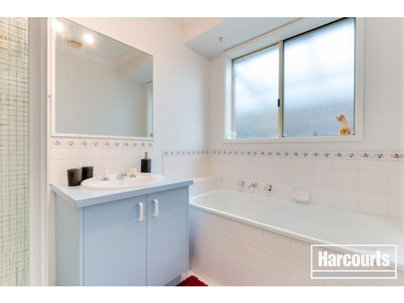 27 Godwin Crescent, Cranbourne North VIC 3977