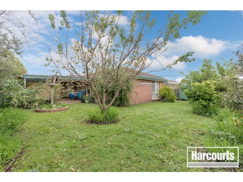 27 Godwin Crescent, Cranbourne North VIC 3977