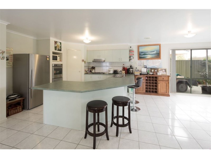1 Oak Post Place, Cranbourne East VIC 3977