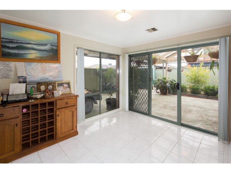 1 Oak Post Place, Cranbourne East VIC 3977