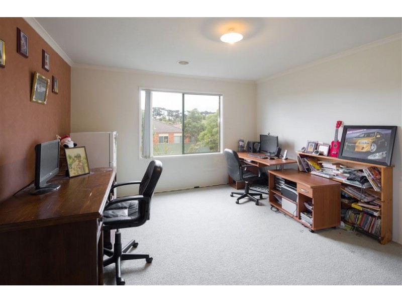 1 Oak Post Place, Cranbourne East VIC 3977