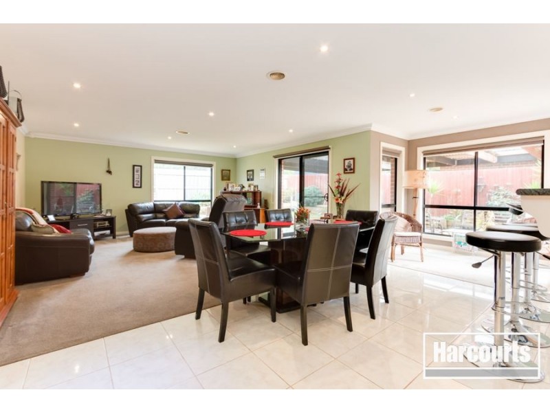 9 Stonehaven Avenue, Cranbourne VIC 3977