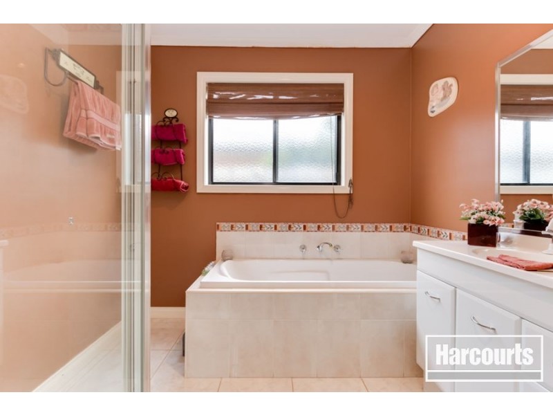 9 Stonehaven Avenue, Cranbourne VIC 3977