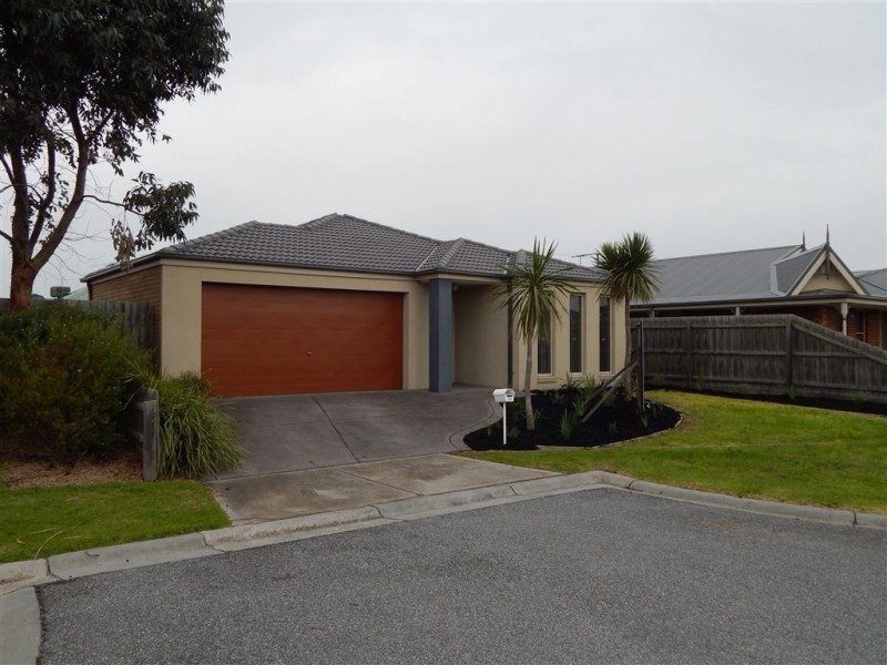 11 St  Mellion Court, Cranbourne VIC 3977