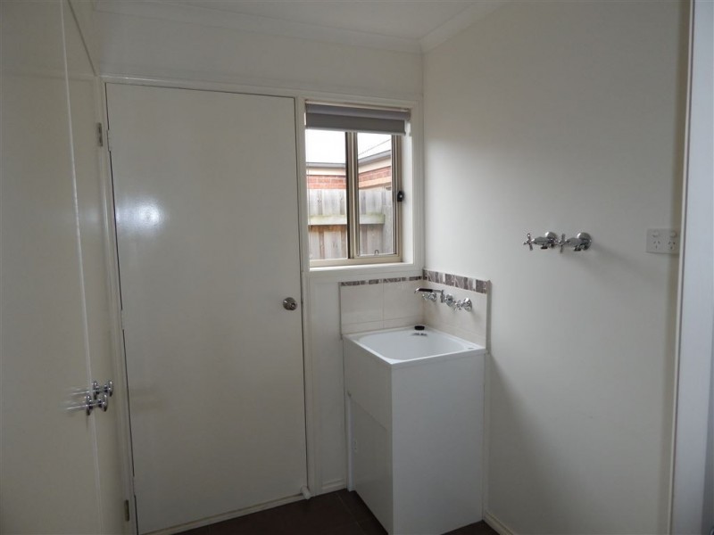 11 St  Mellion Court, Cranbourne VIC 3977