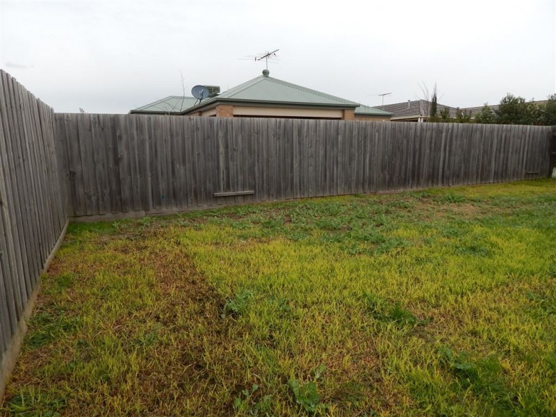 11 St  Mellion Court, Cranbourne VIC 3977