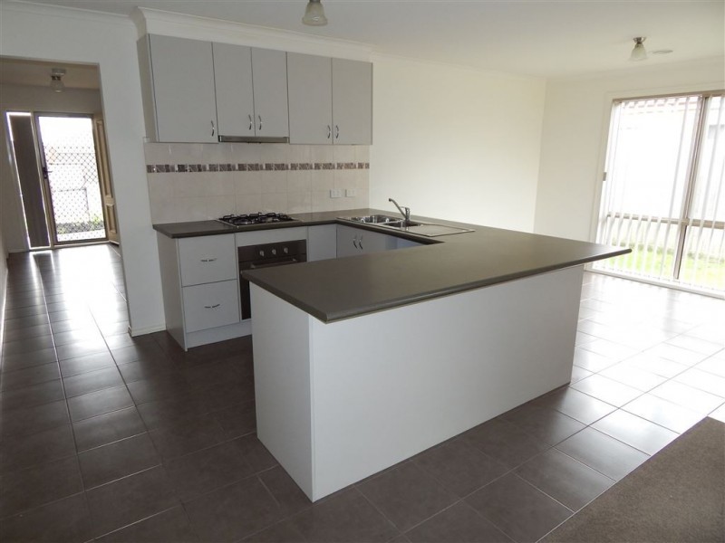 11 St  Mellion Court, Cranbourne VIC 3977