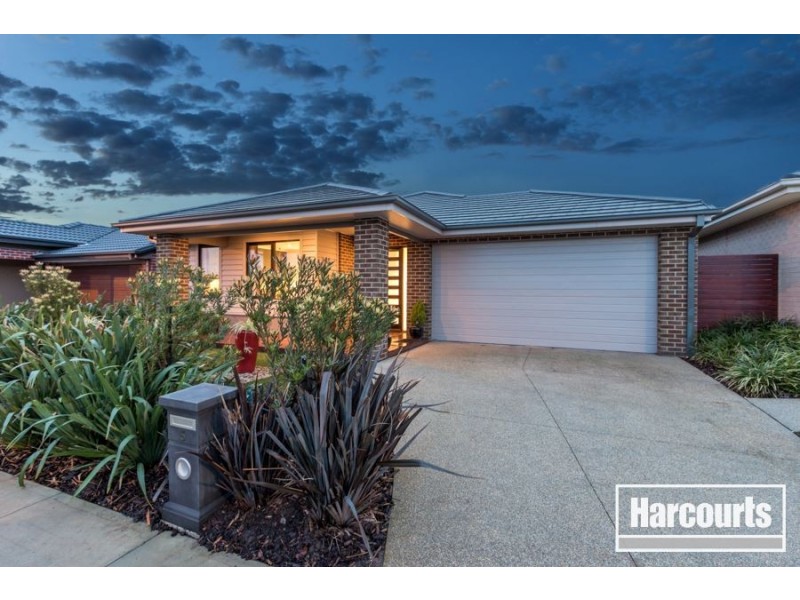 5 Holsteiner Terrace, Clyde North VIC 3978