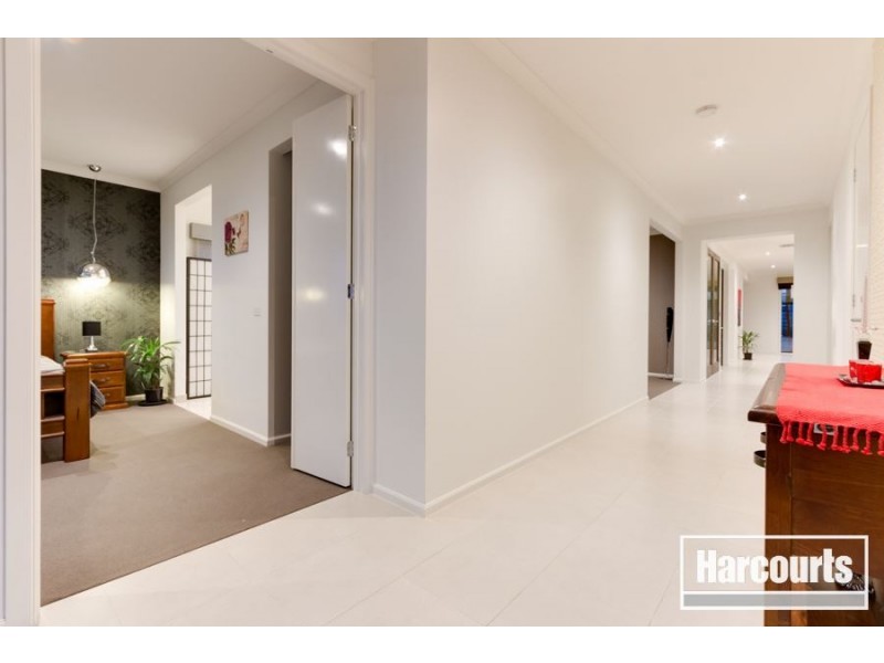 5 Holsteiner Terrace, Clyde North VIC 3978