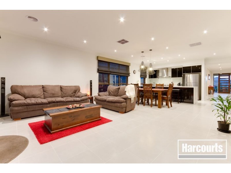 5 Holsteiner Terrace, Clyde North VIC 3978