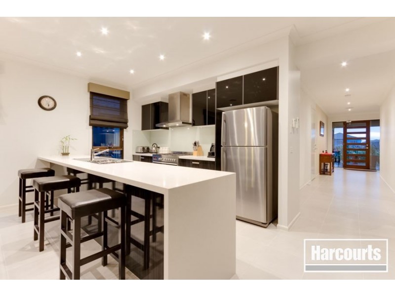 5 Holsteiner Terrace, Clyde North VIC 3978