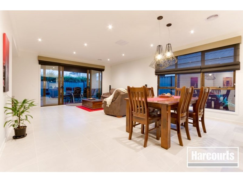 5 Holsteiner Terrace, Clyde North VIC 3978