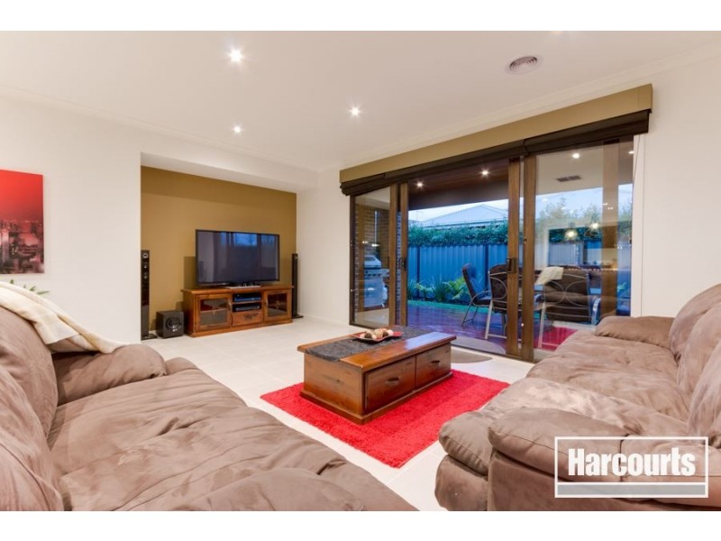 5 Holsteiner Terrace, Clyde North VIC 3978