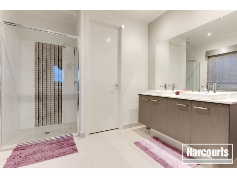 5 Holsteiner Terrace, Clyde North VIC 3978