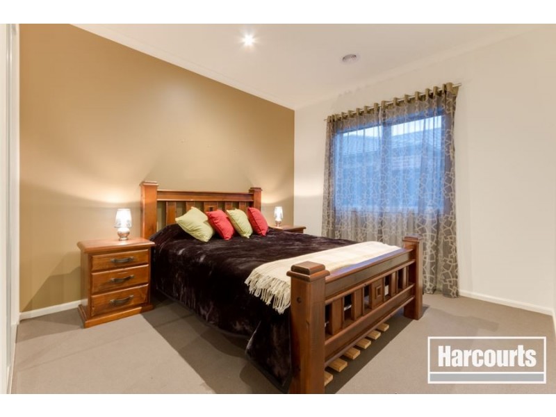 5 Holsteiner Terrace, Clyde North VIC 3978