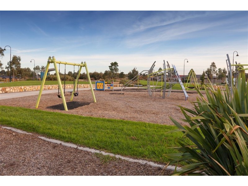 26 Hawkseye Way, Cranbourne VIC 3977