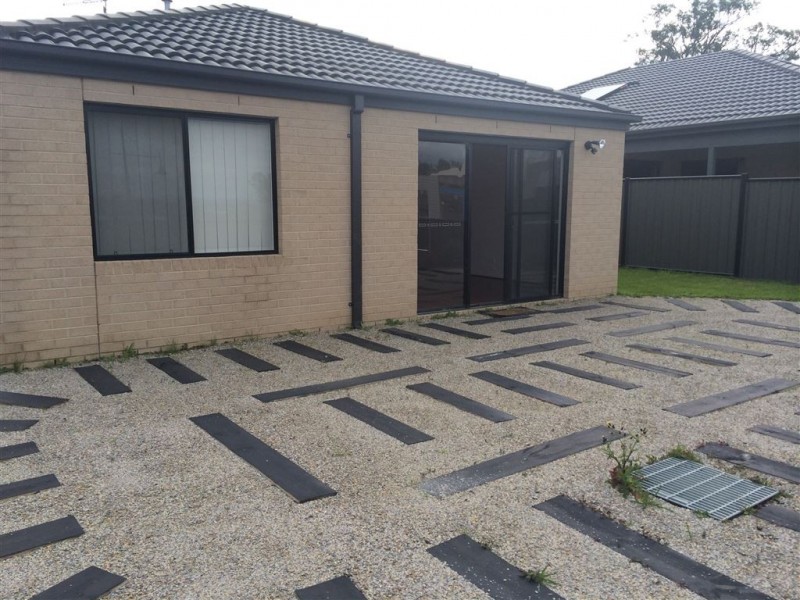 36 Bonneville Parade, Pakenham VIC 3810