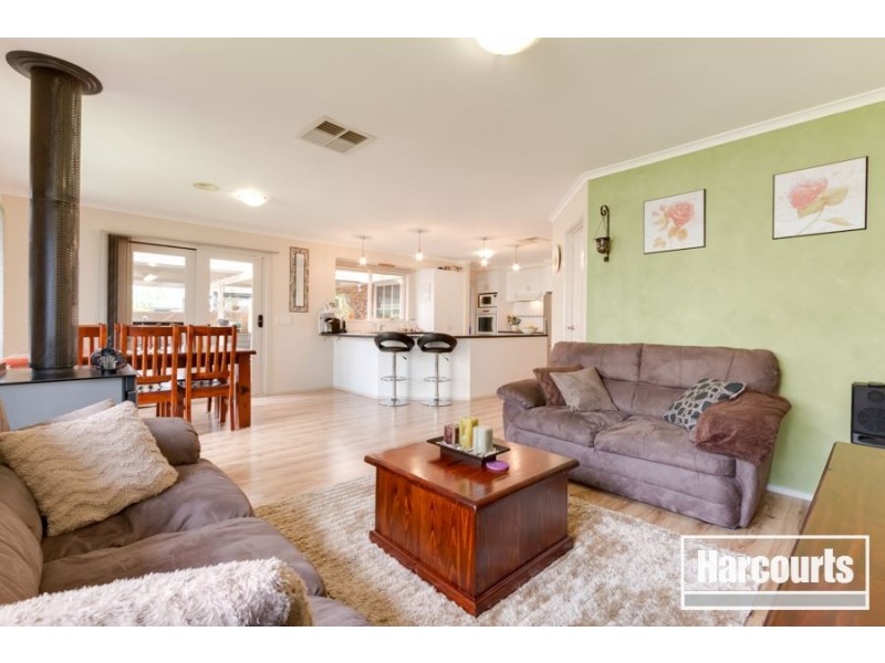 22 McGuigan Drive, Cranbourne West VIC 3977