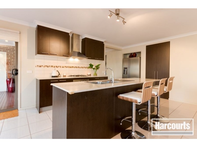 18 Yammerbook Way, Cranbourne East VIC 3977