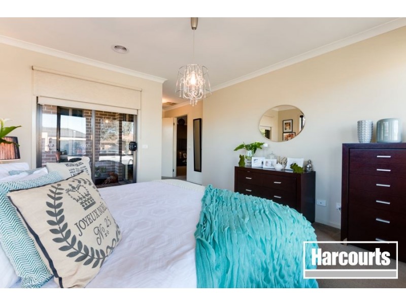 18 Yammerbook Way, Cranbourne East VIC 3977