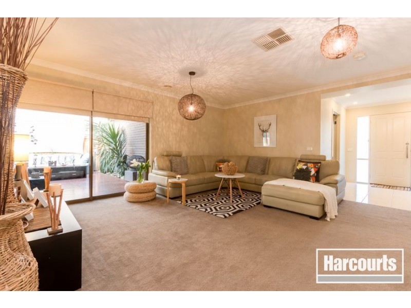 18 Yammerbook Way, Cranbourne East VIC 3977