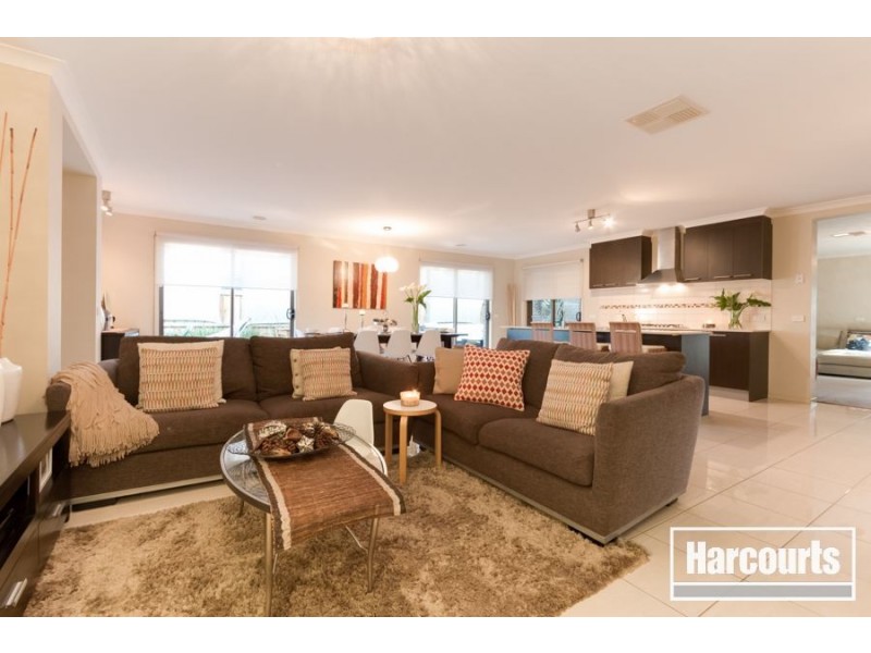 18 Yammerbook Way, Cranbourne East VIC 3977