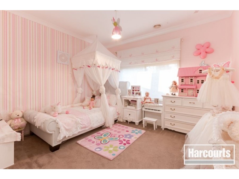 18 Yammerbook Way, Cranbourne East VIC 3977