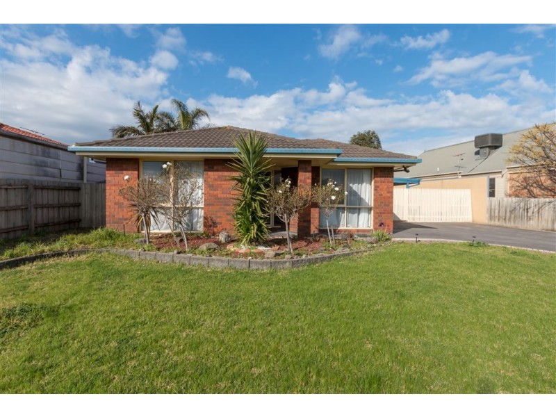 147 Lawless Drive, Cranbourne North VIC 3977