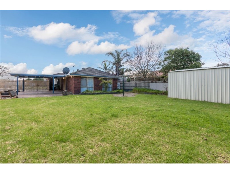 147 Lawless Drive, Cranbourne North VIC 3977