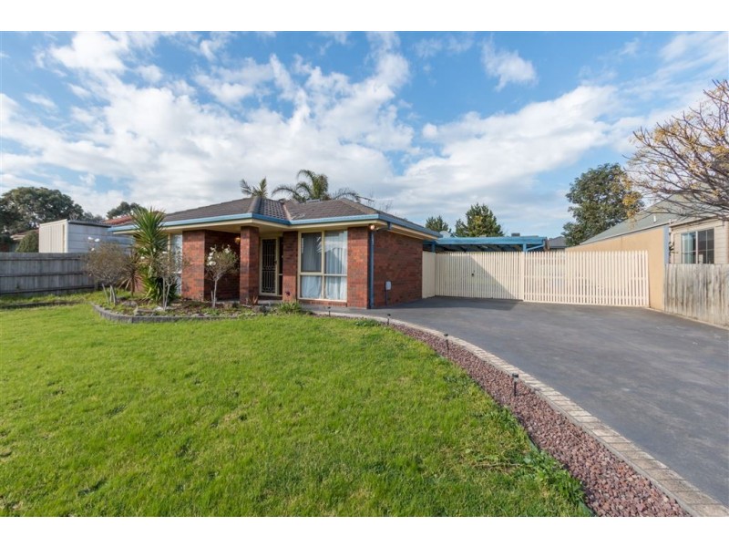 147 Lawless Drive, Cranbourne North VIC 3977