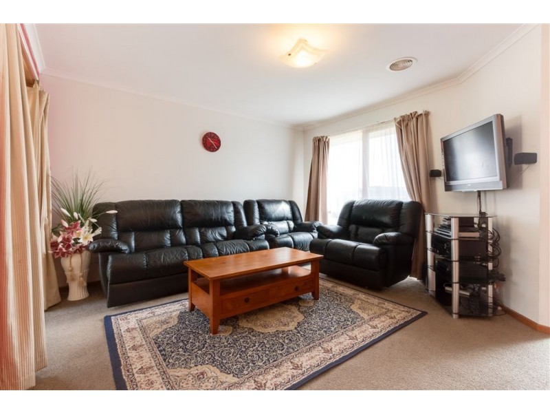 147 Lawless Drive, Cranbourne North VIC 3977