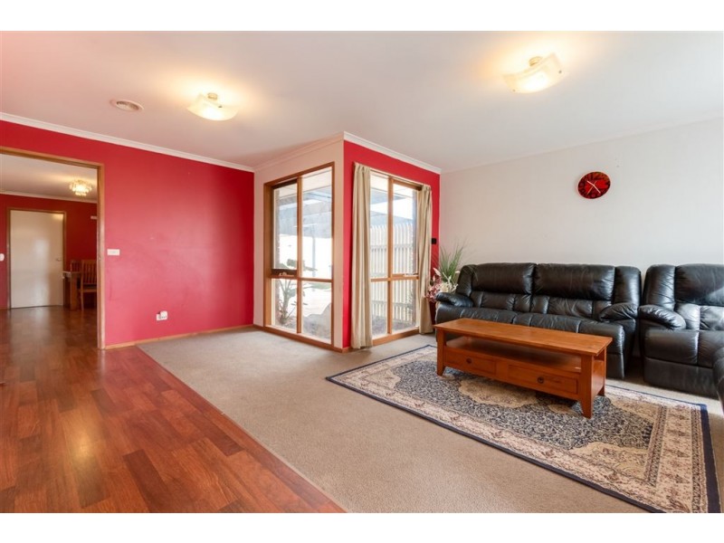 147 Lawless Drive, Cranbourne North VIC 3977