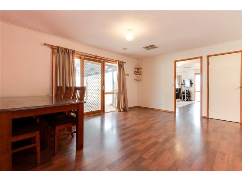 147 Lawless Drive, Cranbourne North VIC 3977