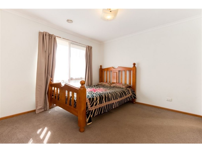 147 Lawless Drive, Cranbourne North VIC 3977