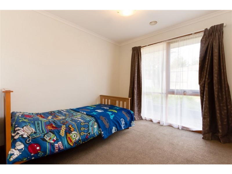 147 Lawless Drive, Cranbourne North VIC 3977