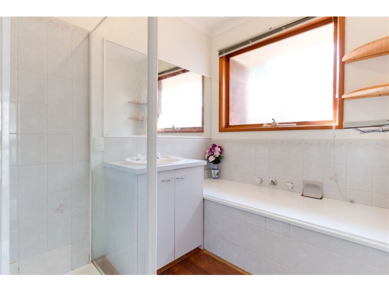 147 Lawless Drive, Cranbourne North VIC 3977