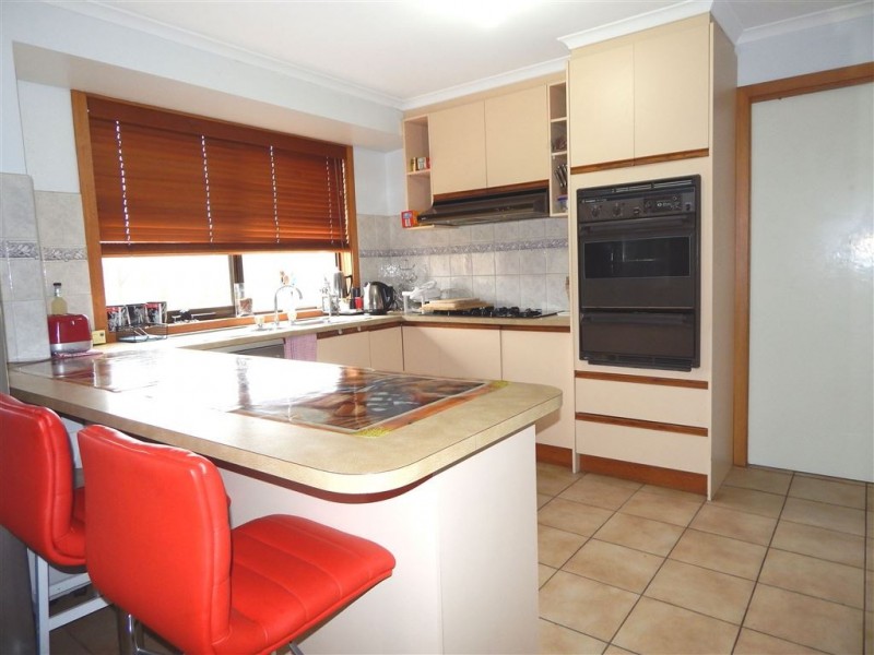 5 Walnut Court, Cranbourne North VIC 3977