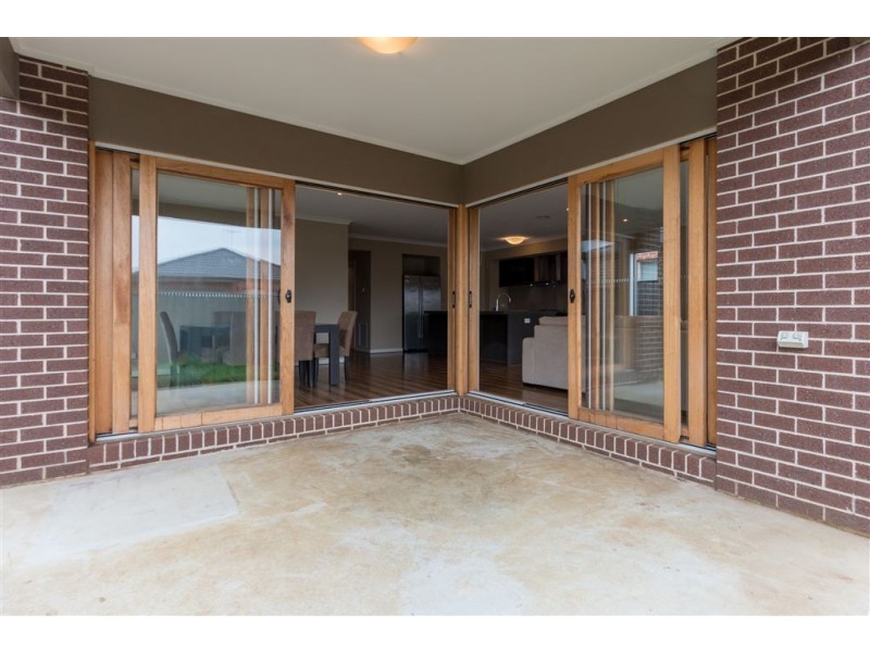 30 Falabela Road, Clyde North VIC 3978