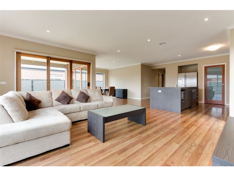 30 Falabela Road, Clyde North VIC 3978