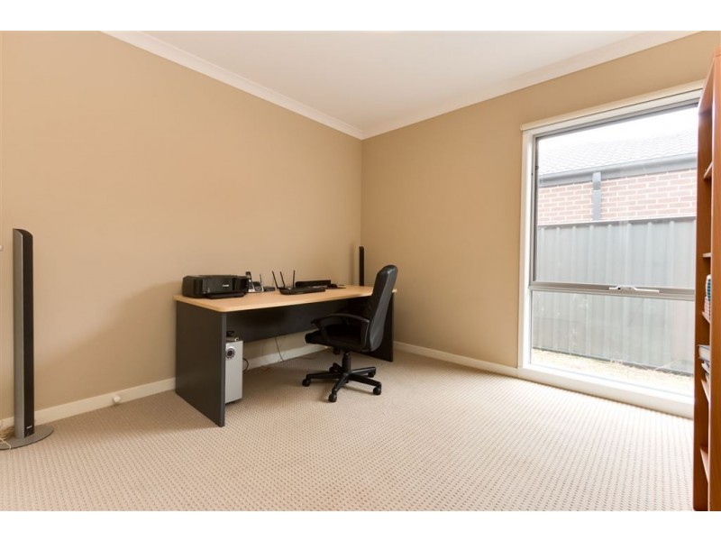 30 Falabela Road, Clyde North VIC 3978