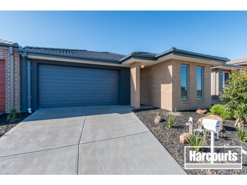 17 Paso Grove, Clyde North VIC 3978