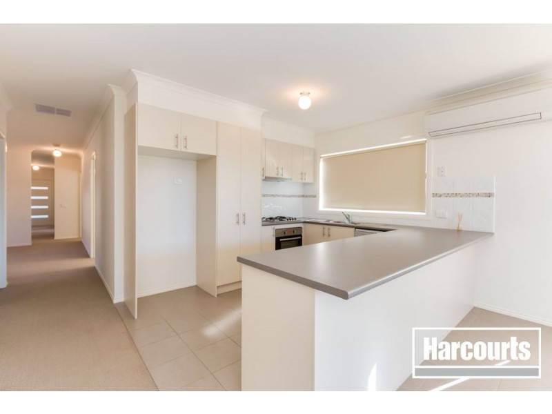 17 Paso Grove, Clyde North VIC 3978