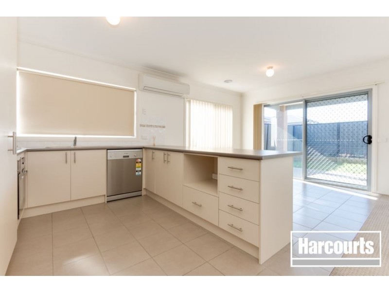 17 Paso Grove, Clyde North VIC 3978