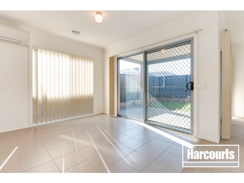 17 Paso Grove, Clyde North VIC 3978