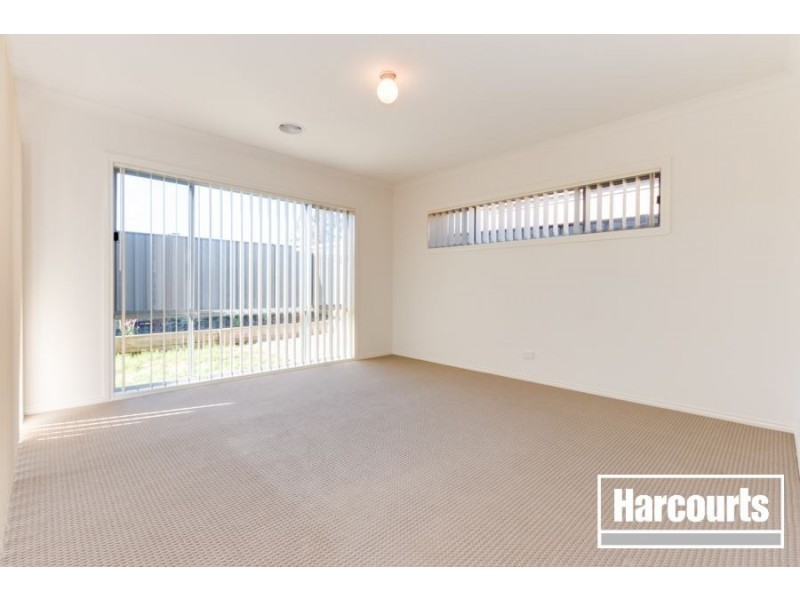 17 Paso Grove, Clyde North VIC 3978