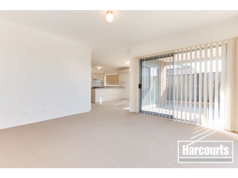 17 Paso Grove, Clyde North VIC 3978