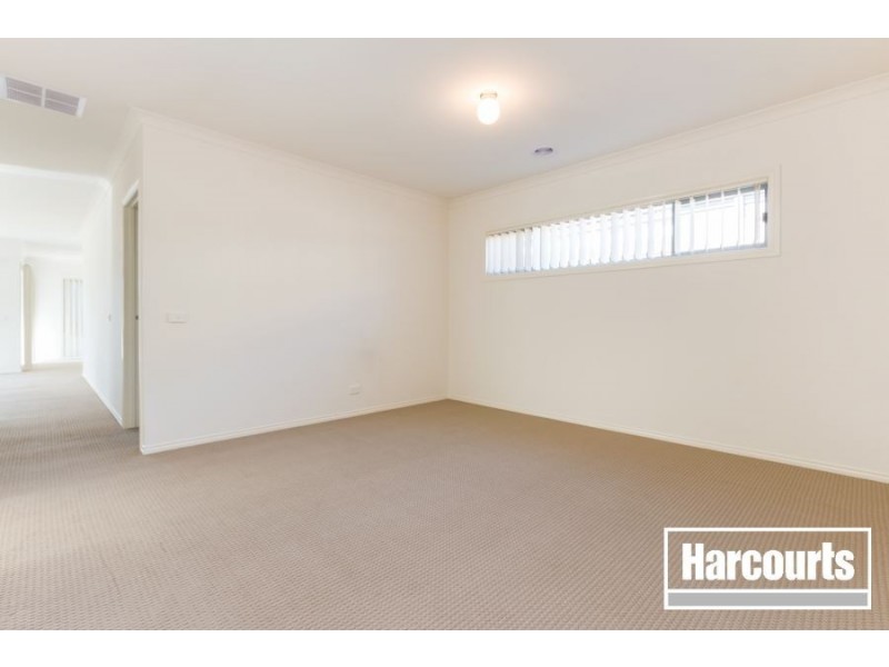 17 Paso Grove, Clyde North VIC 3978