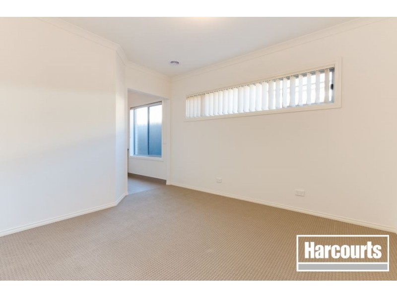 17 Paso Grove, Clyde North VIC 3978